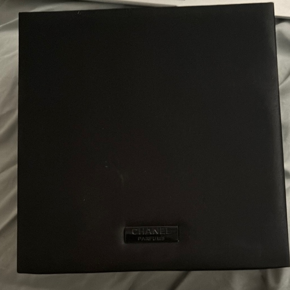 Chanel Black Parfums Box